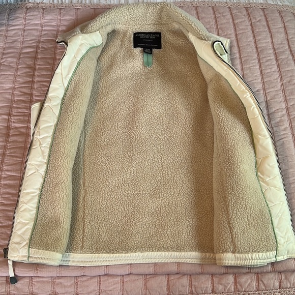American Eagle Outfitters | Sherpa Lined Puffer Vest - Picture 7 of 10
